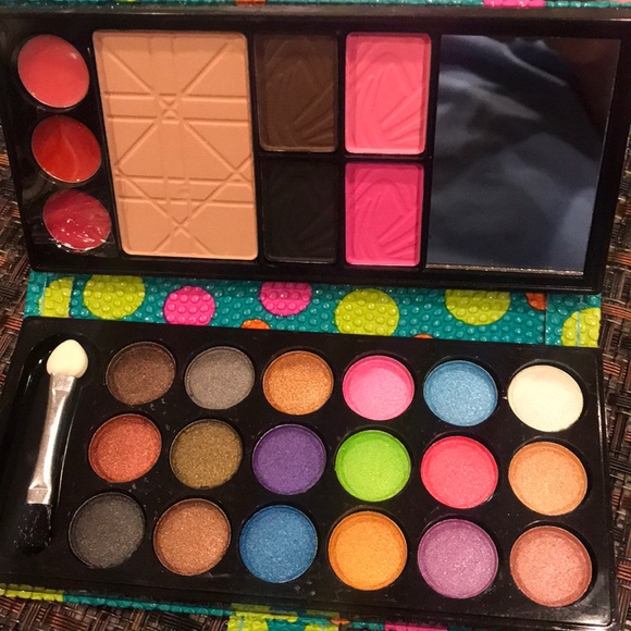 Professionnel make up palette - Picture 3 of 8